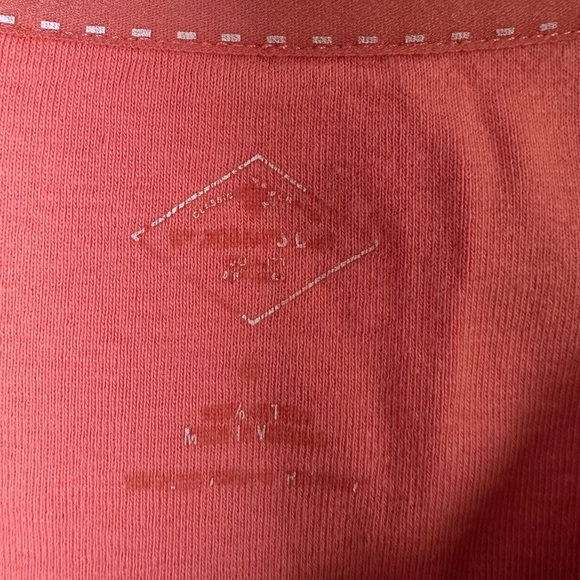 St. John’s Bay Women’s V-Neck T-Shirt Coral Pink Size Small 100% Cotton - Picture 6 of 6